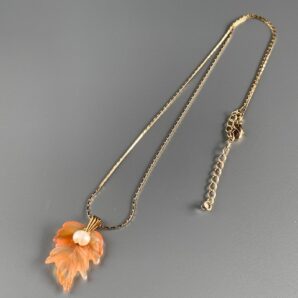 カーネリアン　リーフ型ネックレス