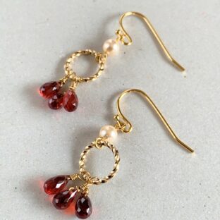 ガーネット　ピアス