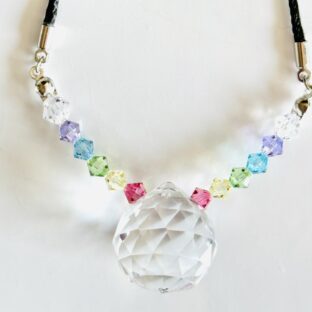 サンキャッチャーのチャクラカラーチョーカー