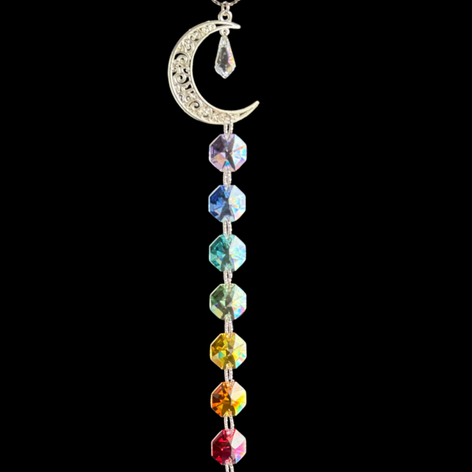 チャクラカラーのシルバー三日月チャームサンキャッチャー/チャクラカラーと三日月