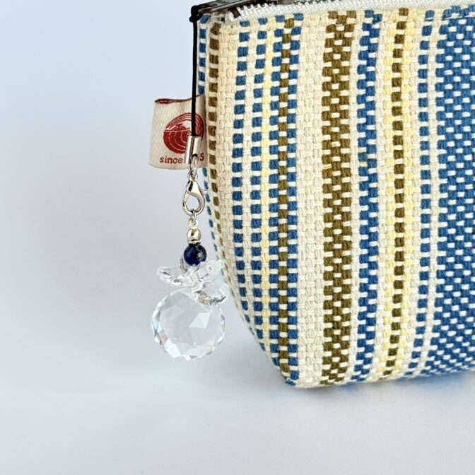 小さなサンキャッチャーのストラップ/ポーチに付けたイメージ写真