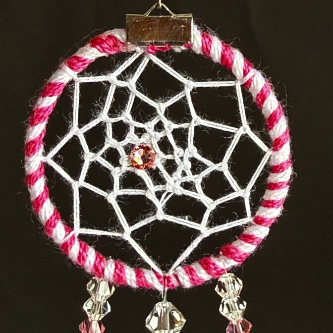 ピンク色のドリームサンキャッチャー/ドリームキャッチャー部分拡大