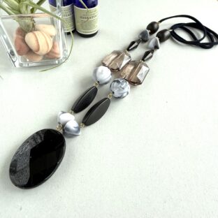 オニキスのロングネックレス