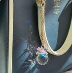 キラキラサンキャッチャーのバックチャーム/バックに付けたイメージ写真