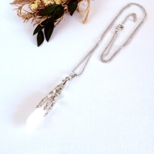 ローズクォーツ　ペンダントトップのロングネックレス