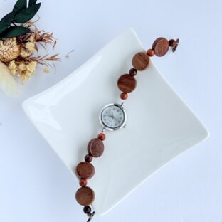 天然木の温もりを感じるブレスレットウォッチ